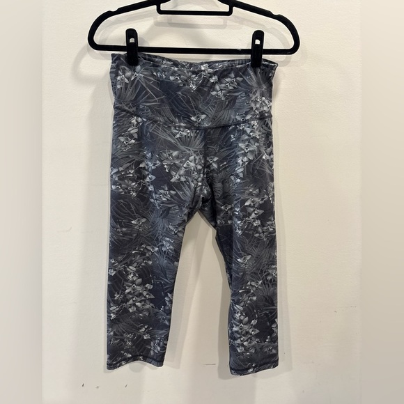 Old Navy Leaf Print Gray Leggings Size L - Picture 1 of 3